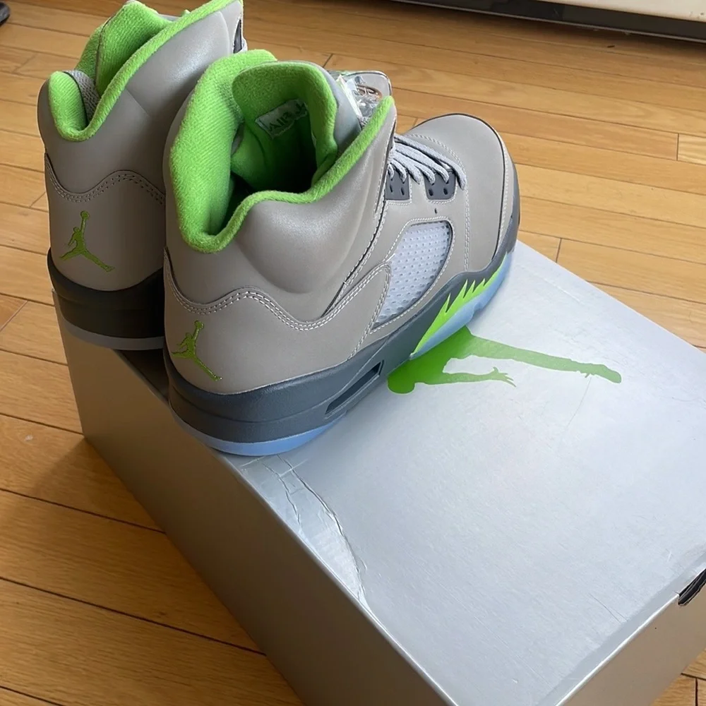 AUTHENTIC RARE  MENS JORDAN RETRO SILVER GREEN GREY SNEAKERS *NIB* SIZE 9.5